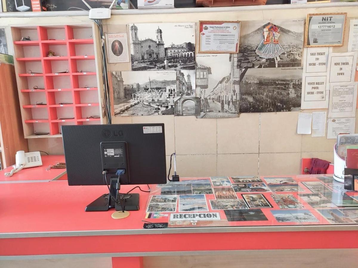 Hostal La Realeza Potosi Bagian luar foto